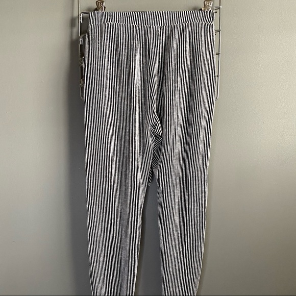 caution to the wind striped pants - Picture 2 of 3